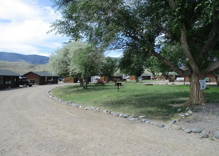 Yellowstone Valley Resort 3*